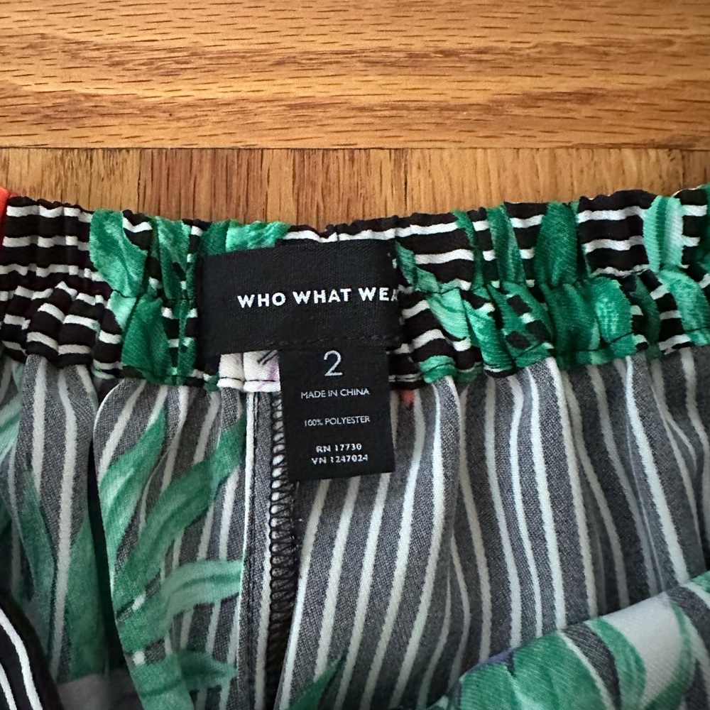 Floral Striped Women's Shorts - Picture 2 of 3